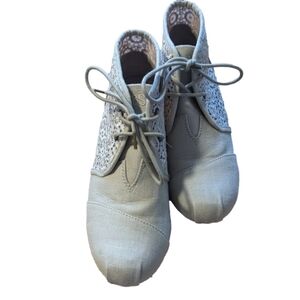 Bob's from sketchers espadrilles booties.  Size 9.  In like new condition.